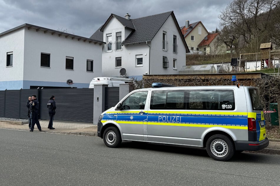 Schweres Tötungsdelikt: Drei Leichen in Bayern gefunden - darunter ein Kind