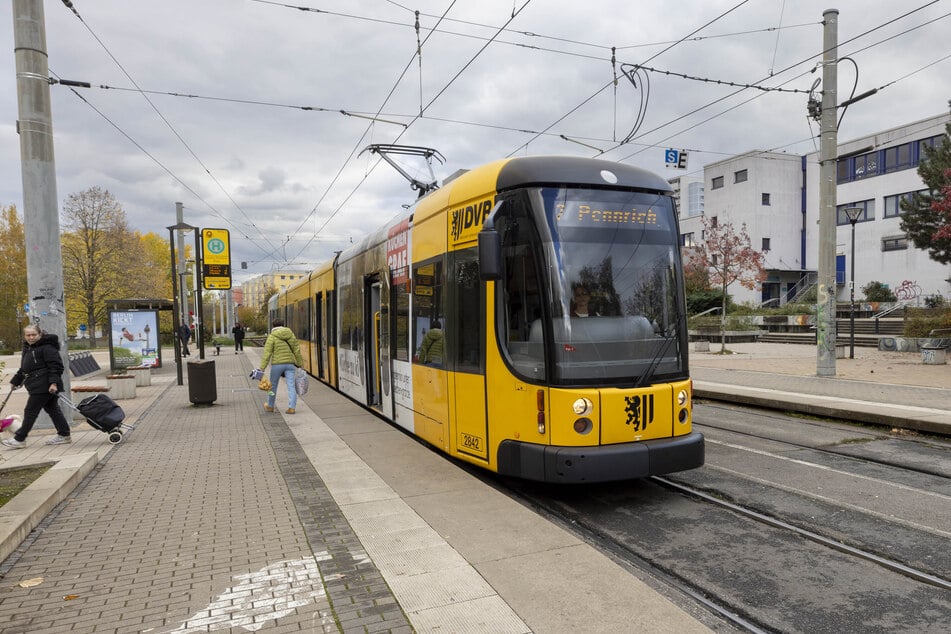 Die Bahnlinien 2 und 7 fahren ab Donnerstag verkürzt: Auch an der Haltestelle Amalie-Dietrich-Platz selbst wird gebaut.