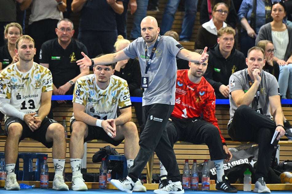 Trotz Pleite und Pokal-Aus: André Haber (40, M.) hat gegen den HC Hamburg neue Erkenntnisse gewonnen.