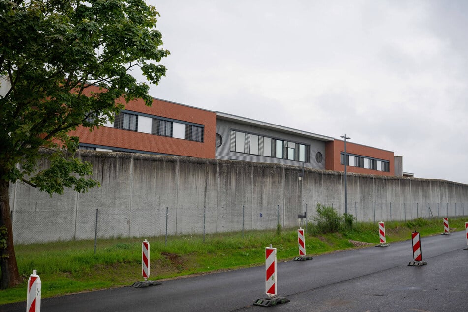 Der 22-Jährige ist aus der Fachklinik im Schkeuditzer Ortsteil Altscherbitz entflohen. (Archivbild)