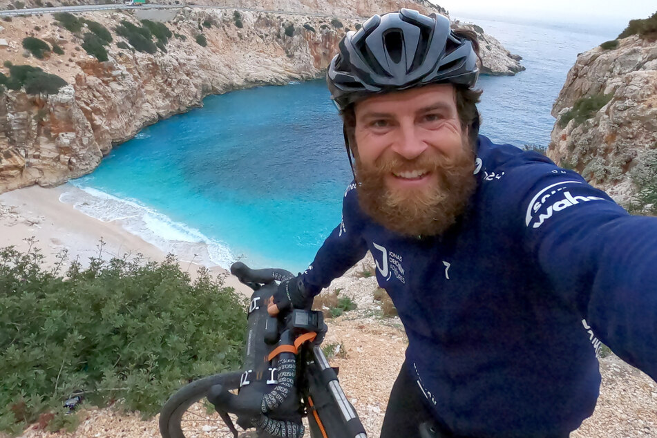Jonas Deichmann (34) hatte sich vor über einem Jahr zu einem Triathlon um die Welt aufgemacht.