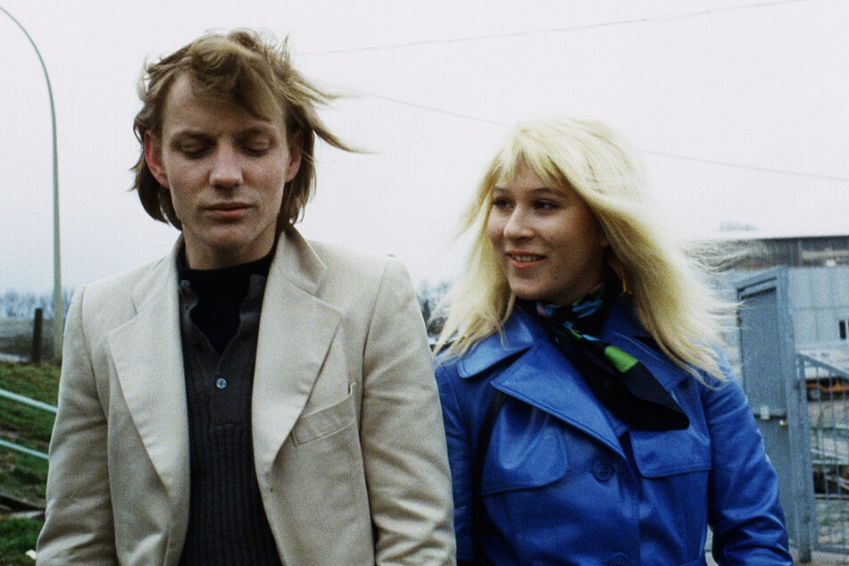 Charly Wierzejewski als Willi und Eva Mattes als Monika in einer Szene des Films "Supermarkt" (1973).