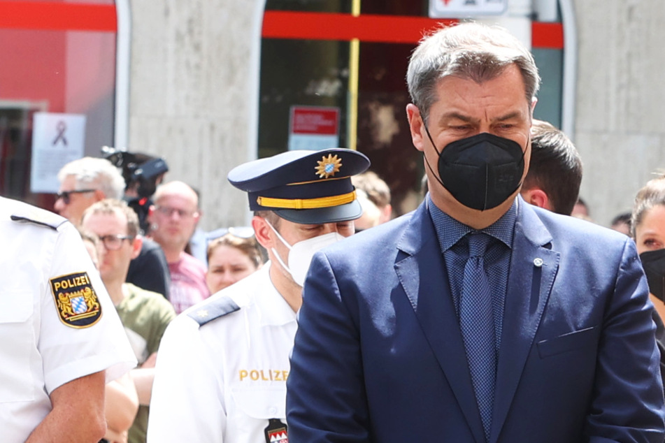 Bayerns Ministerpräsident Markus Söder (54, CSU) gedachte der Opfer der tödlichen Messerattacke in Würzburg.