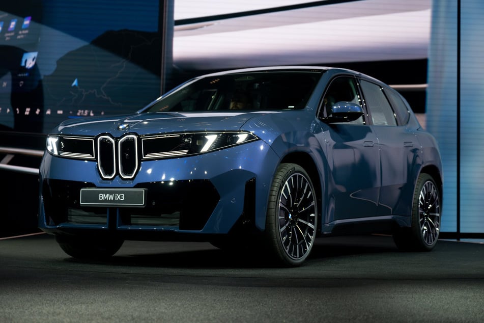 Der iX3 ist das erste Serienfahrzeug der neuen Klasse. Nach ihrer Entwicklung will BMW auch die Entwicklungskosten senken. (Archiv)