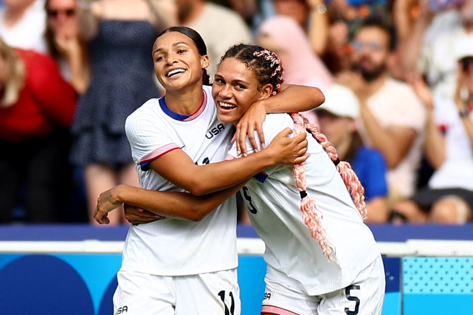 Trinity Rodman (r.) and Sophia Smith of Team USA celebrate after winning their quarter-final match against Japan at the Paris Olympics.