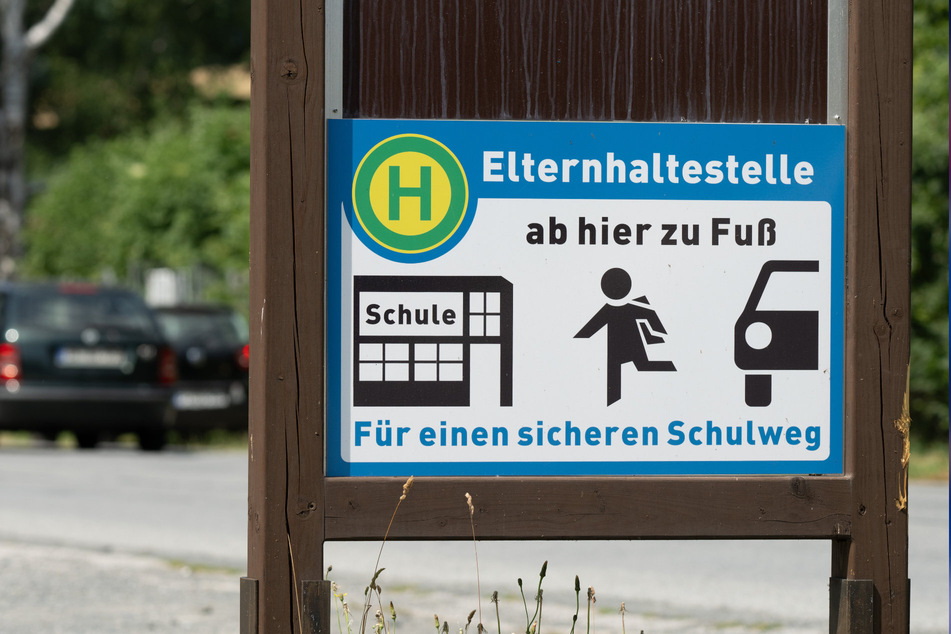 In der Neuen Neustadt können Eltern ihre schulpflichtigen Kinder an extra ausgewiesenen Hol- und Bringzonen ein- und aussteigen lassen. (Symbolbild)