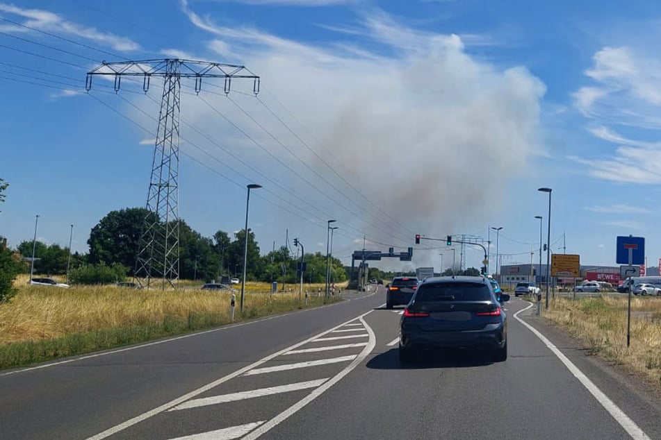 Den durch den Brand verursachten Rauch konnte man schon von Weitem sehen.