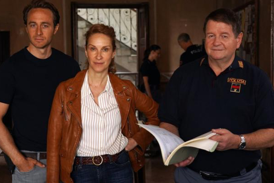 Doppeltes Wiedersehen im "Der Bozen-Krimi" - Dreharbeiten zu zwei neuen Filmen der Reihe - v. li. n. re.: Gabriel Raab (39), Chiara Schoras (45) und Hanspeter Müller-Drossaart (65).