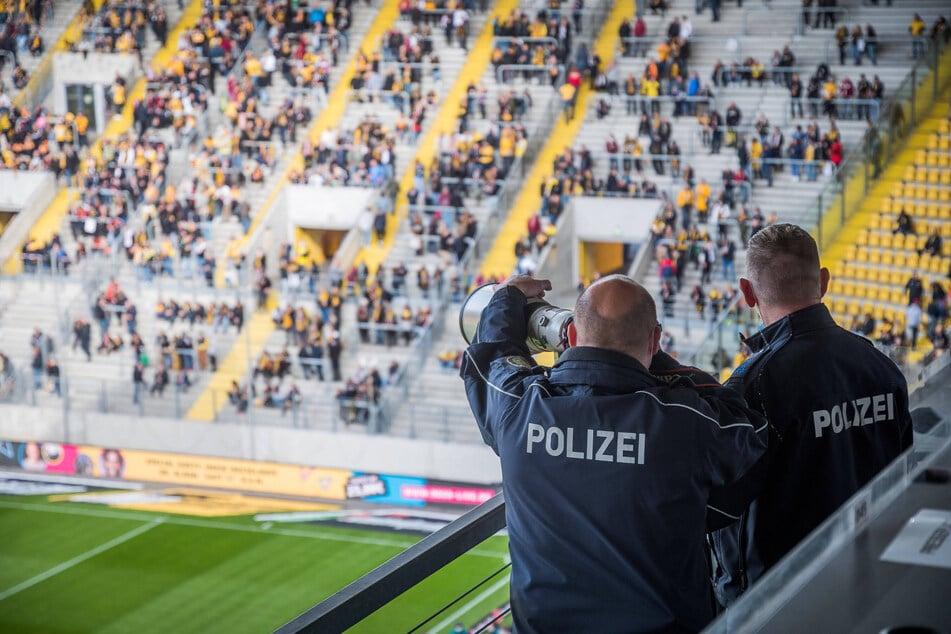 Die Polizei geht von einem friedlichen Fußball-Abend aus.