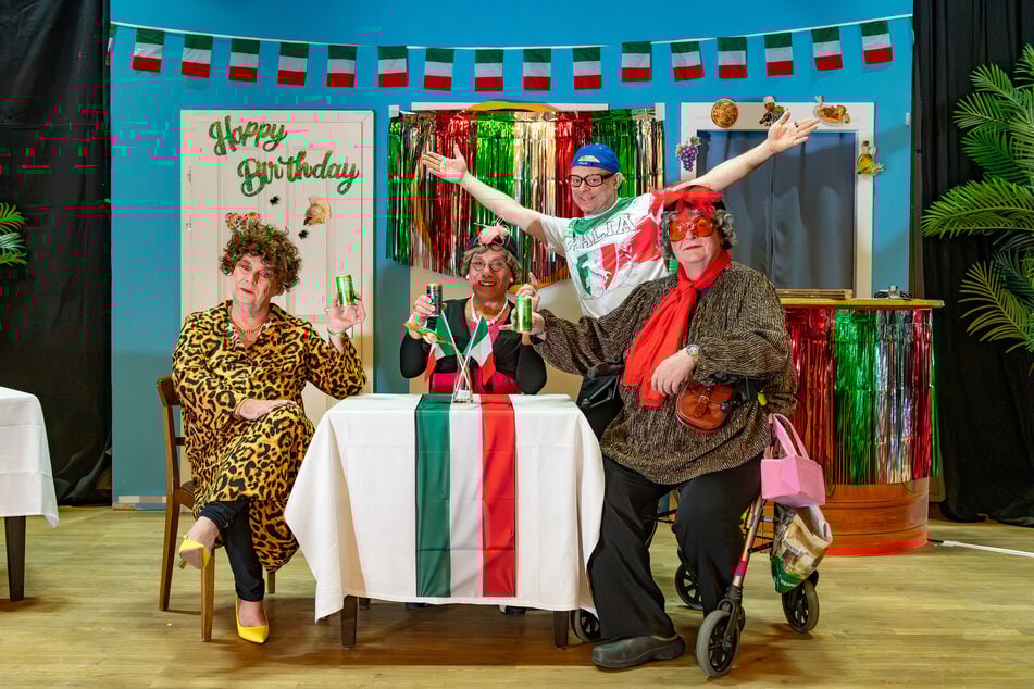 Die Proben für "Bitte mit Sahne 2" laufen im Radeberger Biertheater auf Hochtouren.