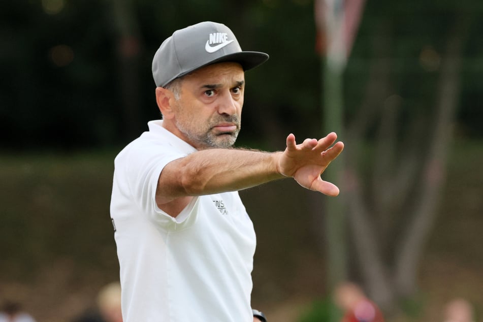 Aue-Coach Khvicha Shubitidze (51) freut sich über die breite Offensive.