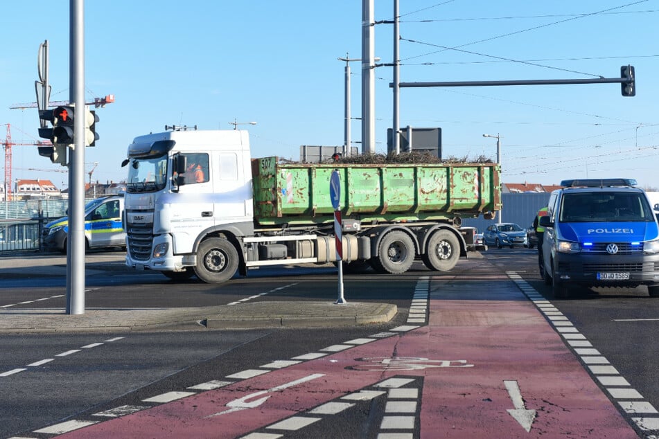 Durch den Unfall auf der Berliner Brücke kam es zu Verkehrseinschränkungen.