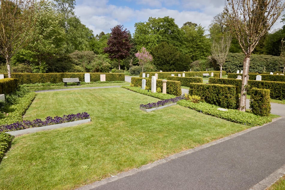 Auf dem Hamburger Friedhof Ohlsdorf soll neben anderen Prominenten nun auch "Naddel" begraben sein.