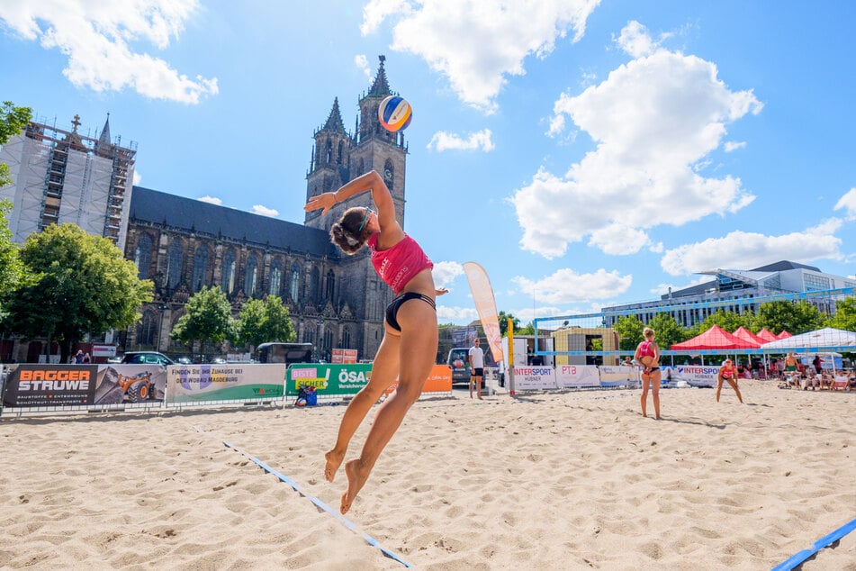 Bei "Magdeburg aktiv" verwandelt sich der Domplatz zu einem Sandstrand.