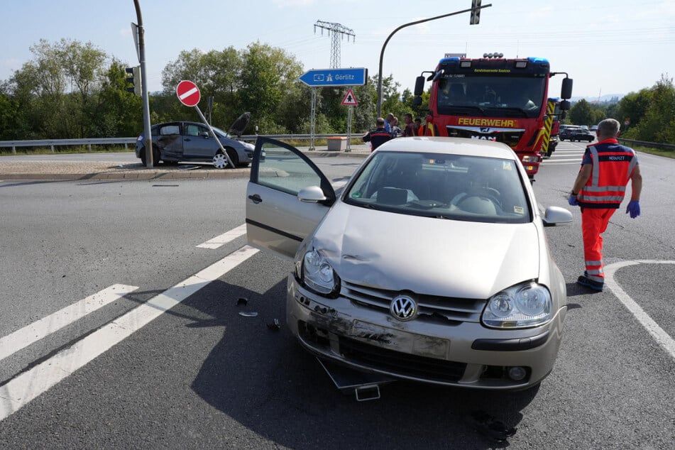Zwei Verletzte mussten nach dem Crash in eine Klinik gebracht werden.