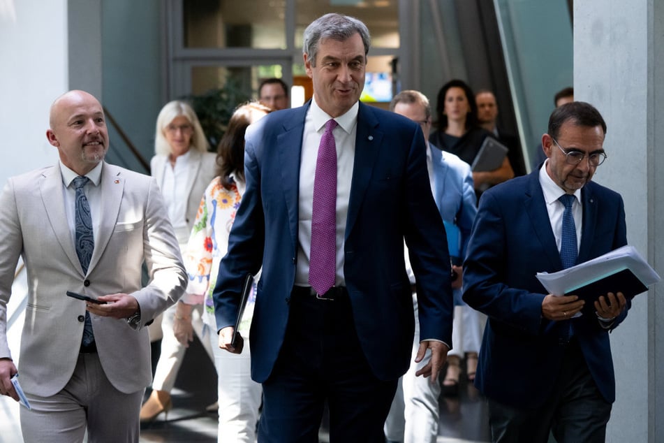 CSU-Chef Markus Söder (59, M.) stimmt seine Partei darauf ein, erfolgreiche Politik umzusetzen, um das Vertrauen der Wähler zu gewinnen.