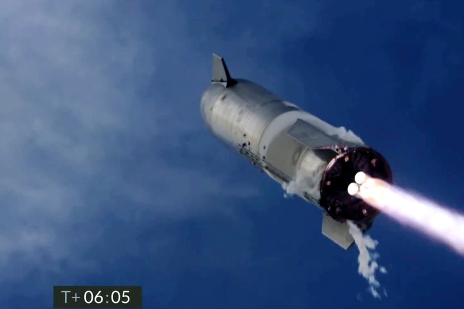 SpaceX-Rakete legt erstmals perfekte Landung hin, nur um dann plötzlich zu explodieren