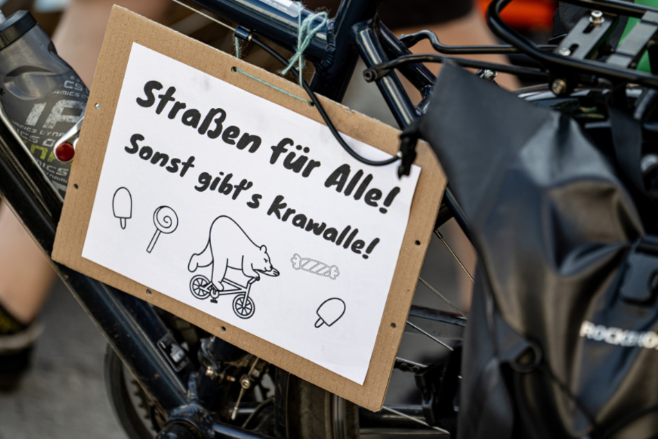 Changing Cities, Respect Cyclists und der Allgemeine Deutsche Fahrrad-Club (ADFC) demonstrieren am 17. Juli für gute Radwege in Berlin.