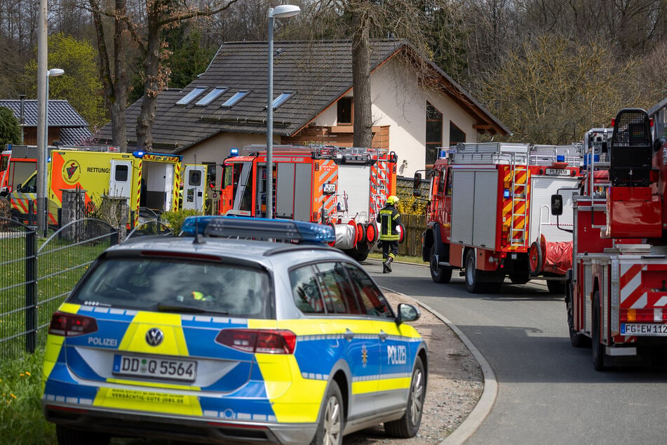 Im Plauener Ortsteil Jößnitz ist am Mittwoch ein Mann (33) unter einen Radlader geraten.