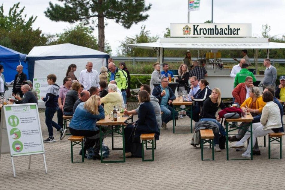 Auch Speisen und Getränke gibt's selbstverständlich vor Ort!