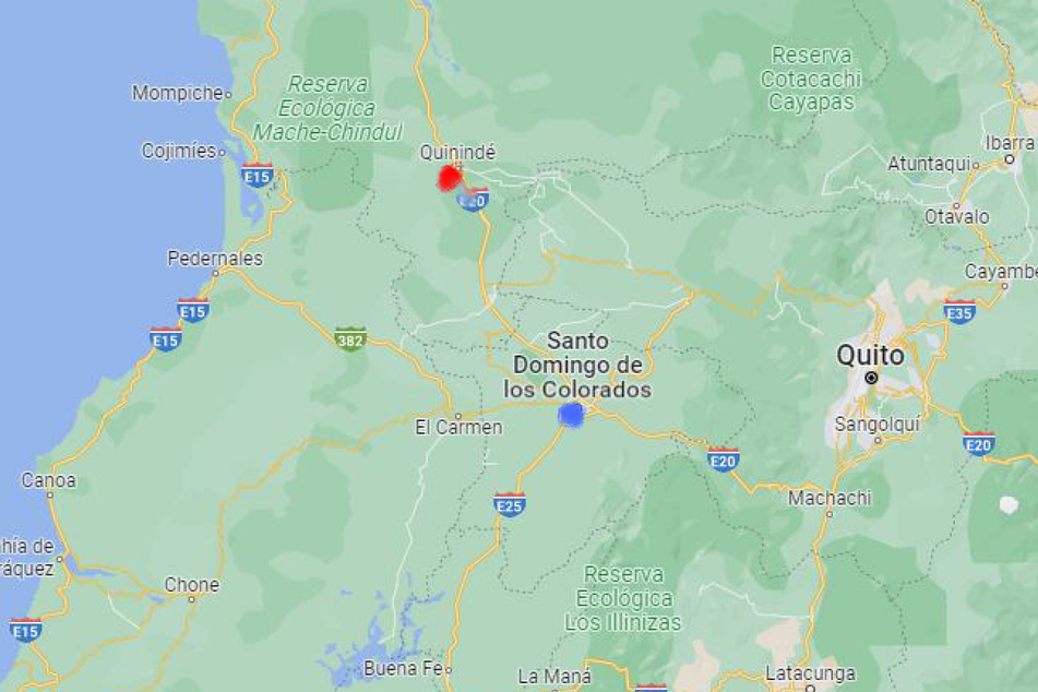 Die Leichen wurde nahe der Ortschaft Quinindé (rot) in Ecuador gefunden. Die Heimatstadt der Mädchen (blau) liegt rund 85 Kilometer entfernt.