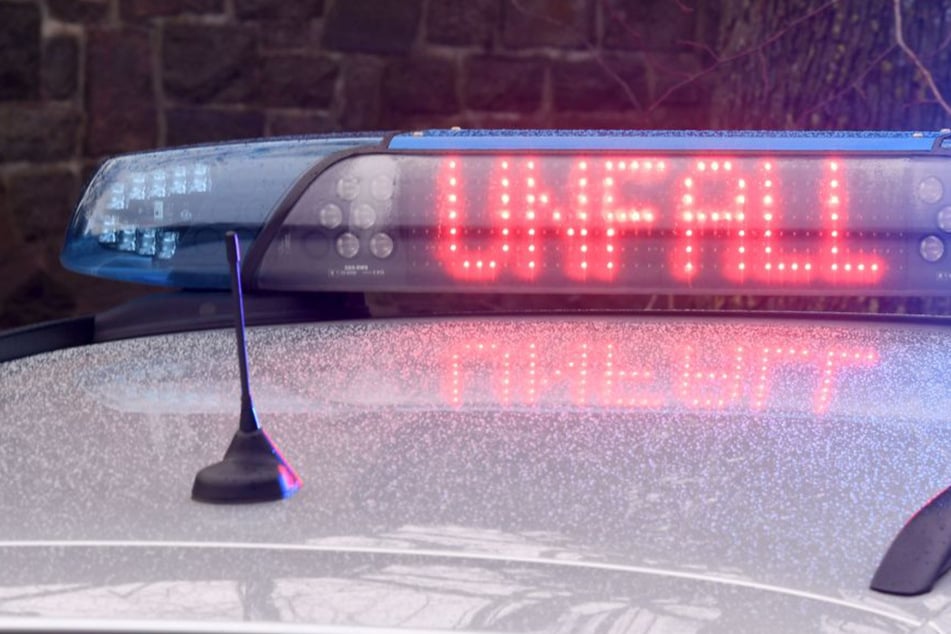 Überholmanöver mit Folgen: Porsche und VW stürzen 20 Meter in die Tiefe