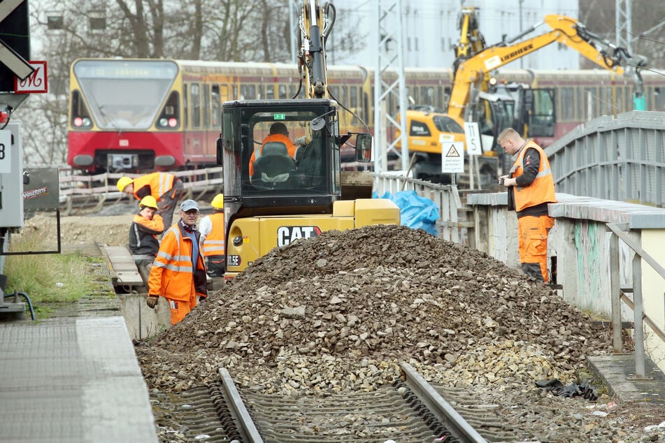 Fahrgäste der S-Bahn-Linie S3 erwartet eine Streckensperrung.