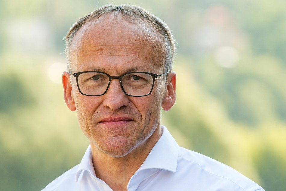 Dresdens Finanzdezernent Peter Lames (58, SPD) will auch Dienstreisende zur Kasse bitten.