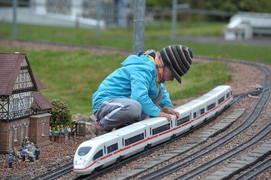 Beim Modellbahnclub 3/22 Lichtenstein dürfen Kinder auch die Bahnen selbst bedienen. (Symbolbild)