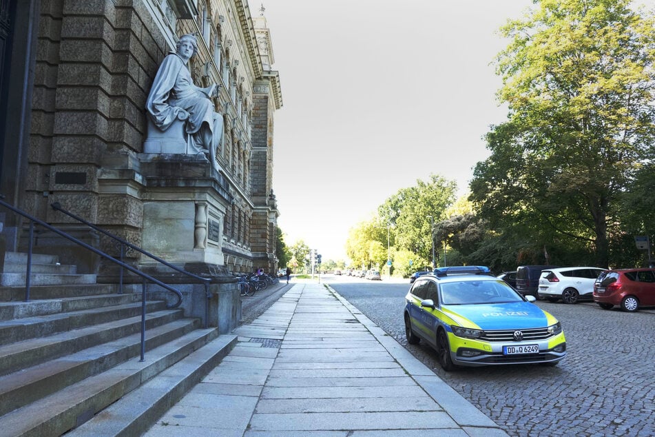 Die Dresdner Staatsanwaltschaft will einen 24-Jährigen vor Gericht bringen. (Archivbild)