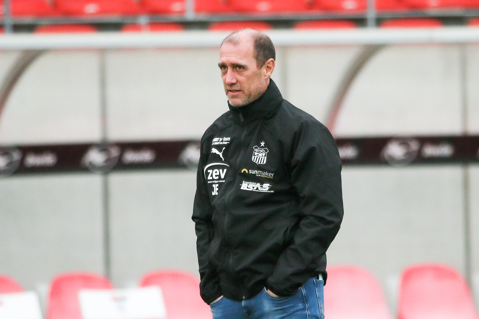 FSV-Coach Joe Enochs freut sich über den Punkt gegen den SC Verl.