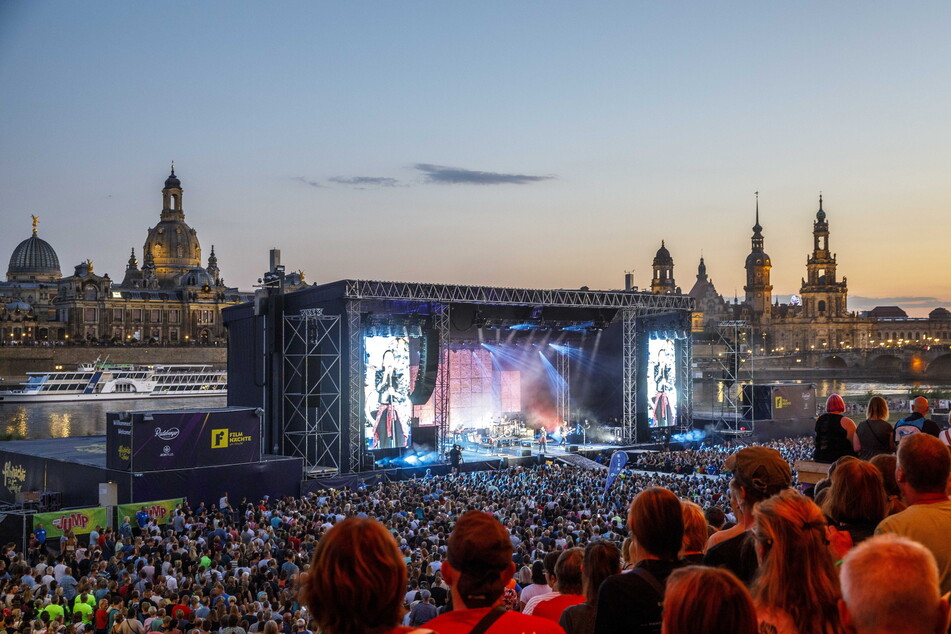 Mehr Zuschauer als jemals zuvor strömten dieses Jahr auf das Show-Gelände an die Elbe.