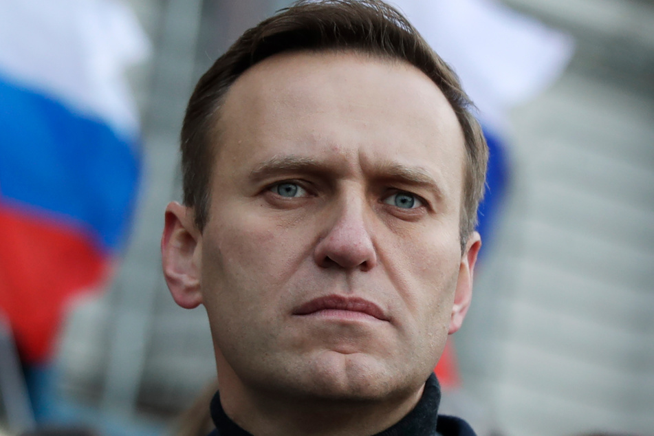 Stunden vor der Beerdigung versammeln sich Hunderte Menschen am Friedhof, um Abschied von Alexej Nawalny zu nehmen.