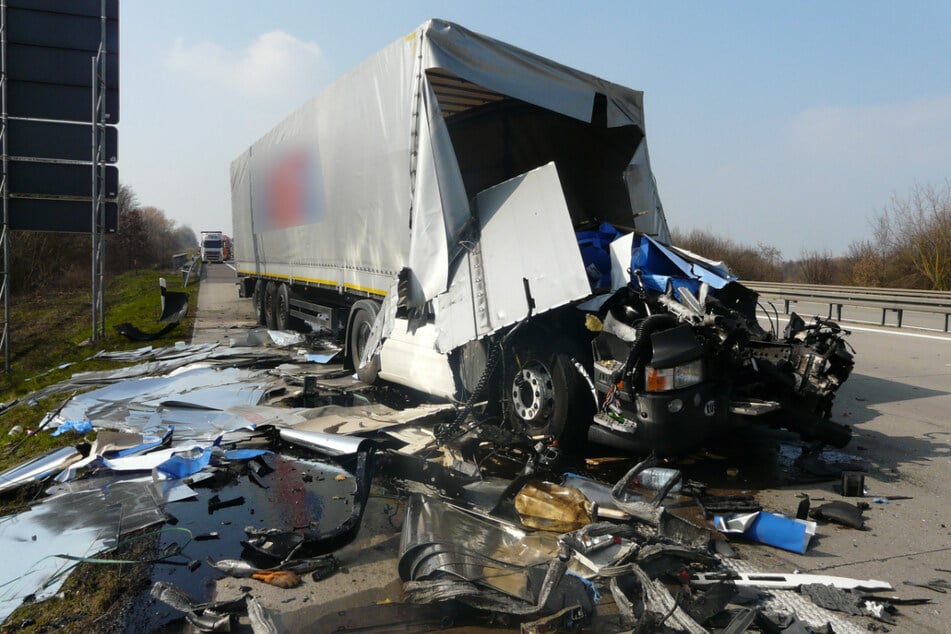 An den Unfallfahrzeugen entstand insgesamt ein Schaden von rund 160.000 Euro.