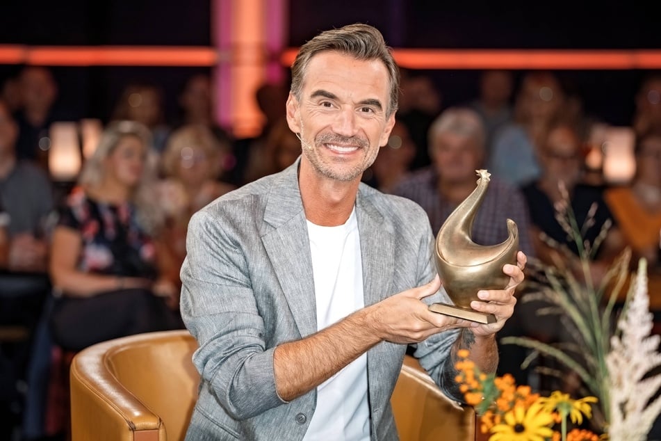 Florian Silbereisen (45) war zu Gast im "Riverboat" und kündigte einen ganz besonderen Gast für die Verleihung der Goldenen Henne an.