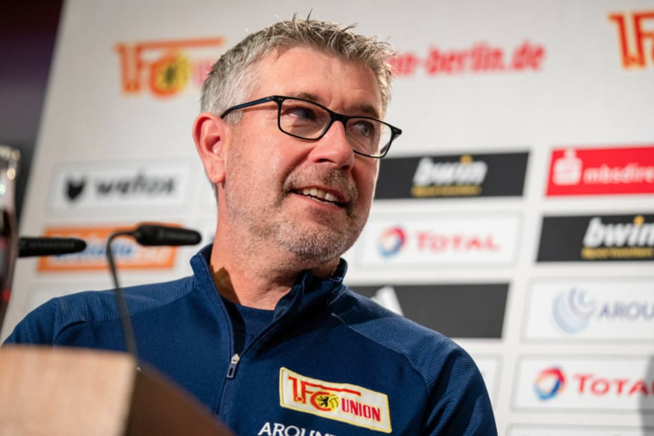 Gute Laune bei Union-Coach Urs Fischer (54) nach zuletzt drei Siegen in Folge kann seine Mannschaft zuversichtlich ins Spiel gegen Eintracht Frankfurt gehen.