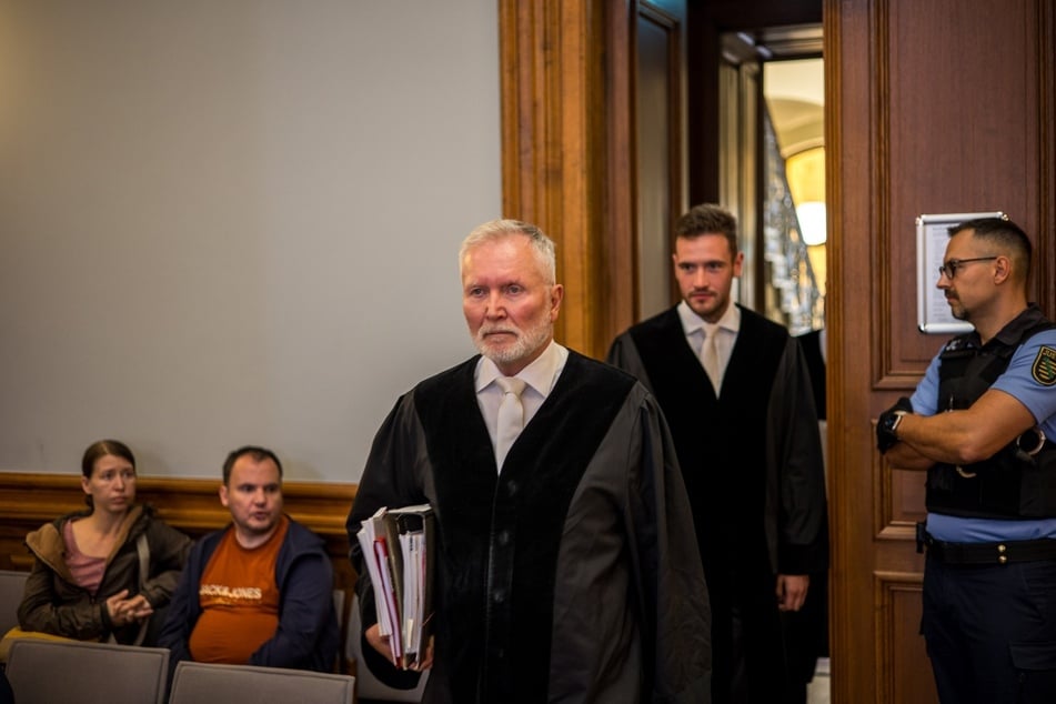 Der Vorsitzende Richter Rüdiger Harr machte dem Angeklagten gleich klar, dass es im Prozess auch um eine mögliche Sicherungsverwahrung geht.