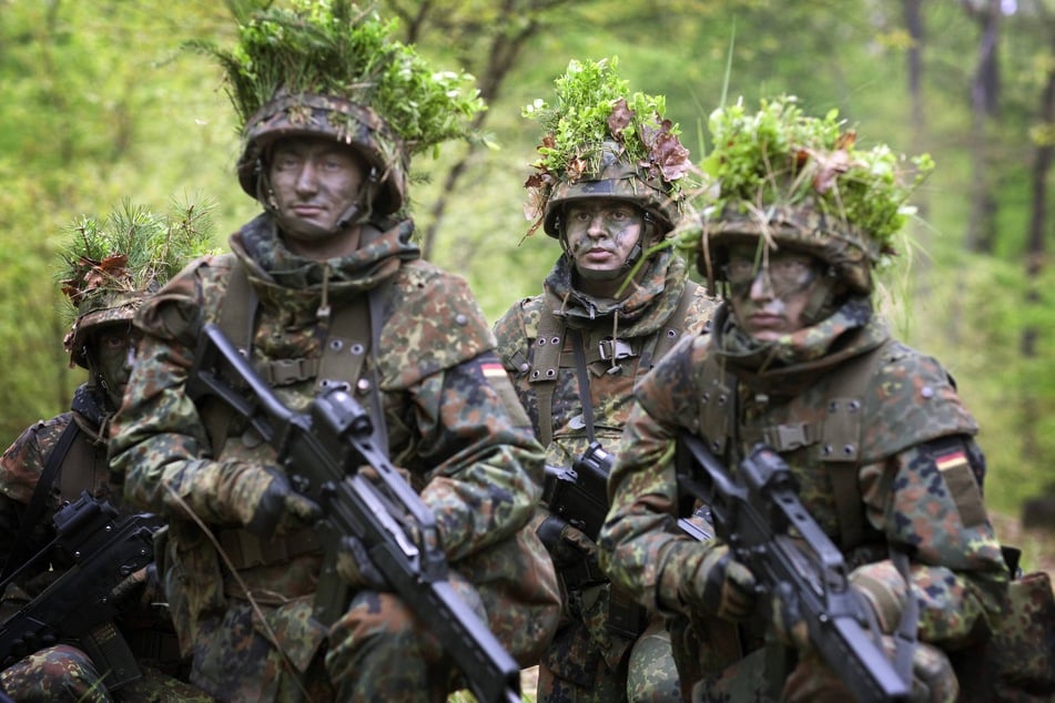 Rekruten mit G36-Gewehr bei der Grundausbildung: Feiert die Wehrpflicht bald ihre Rückkehr? (Archivfoto von 2010)