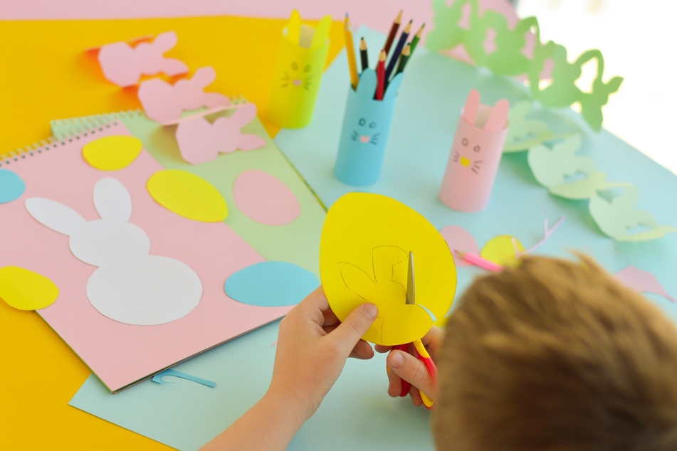 familienratgeber: Osterkarten basteln: Drei kreative Ideen für Kinder ab 3 Jahren