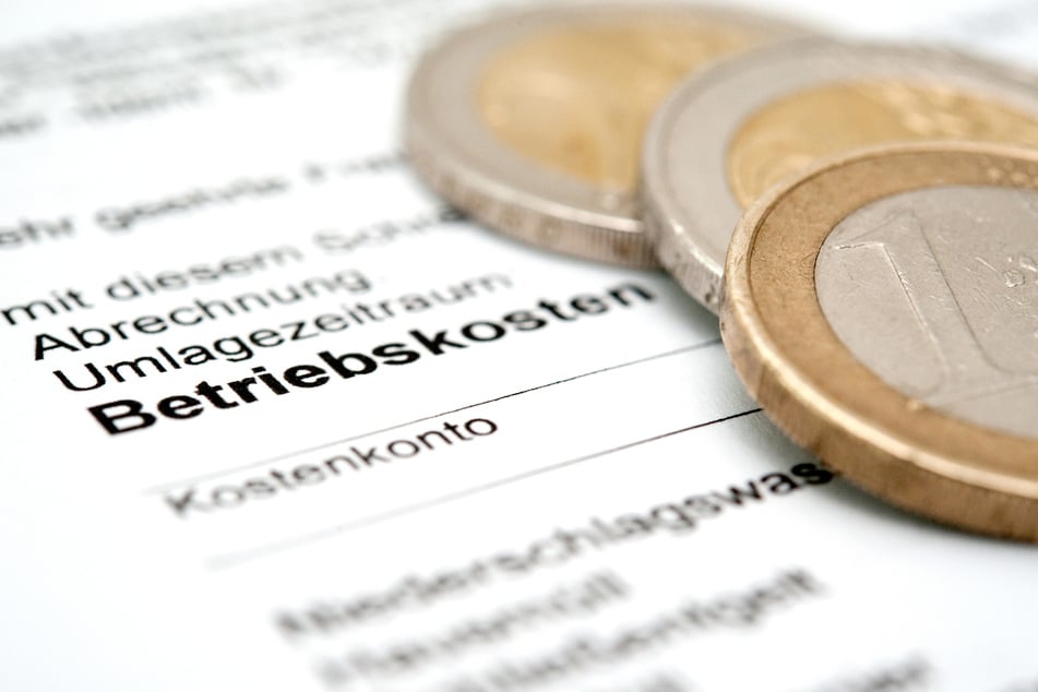 Betriebskosten sind laufende Kosten, die dem bestimmungsgemäßen Gebrauch der Immobilie dienen (Müllgebühren, Gebäudereinigung, Wasserversorgung).