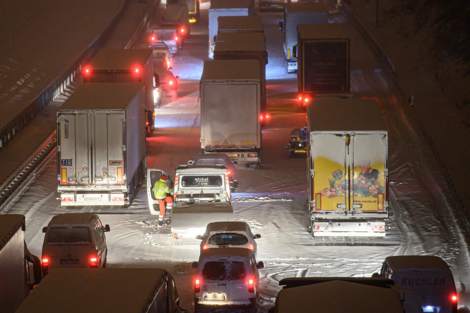 Besonders betroffen vom Wintereinbruch sind die A7 und die A4.