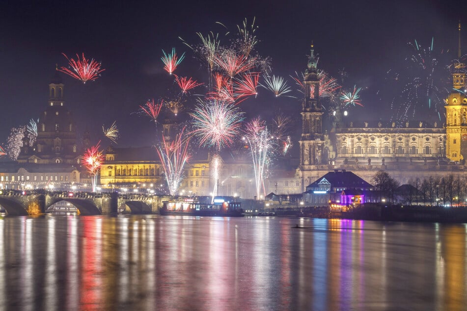 Die Innenstadt wird auch am Mittwoch wieder im Funkenregen erstrahlen.