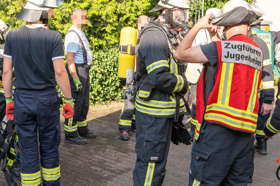 Brand in einer Unterkunft für Geflüchtete in Seeheim-Jugenheim: Insgesamt 75 Feuerwehrkräfte rückten aus.