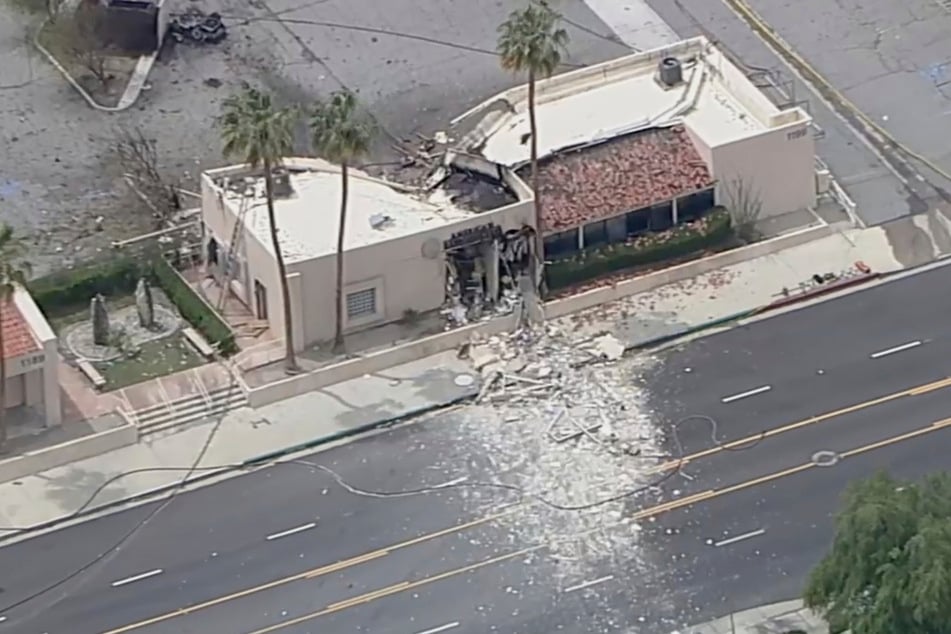 Trümmer bedecken den Boden nach einer Explosion in Palm Springs, Kalifornien.