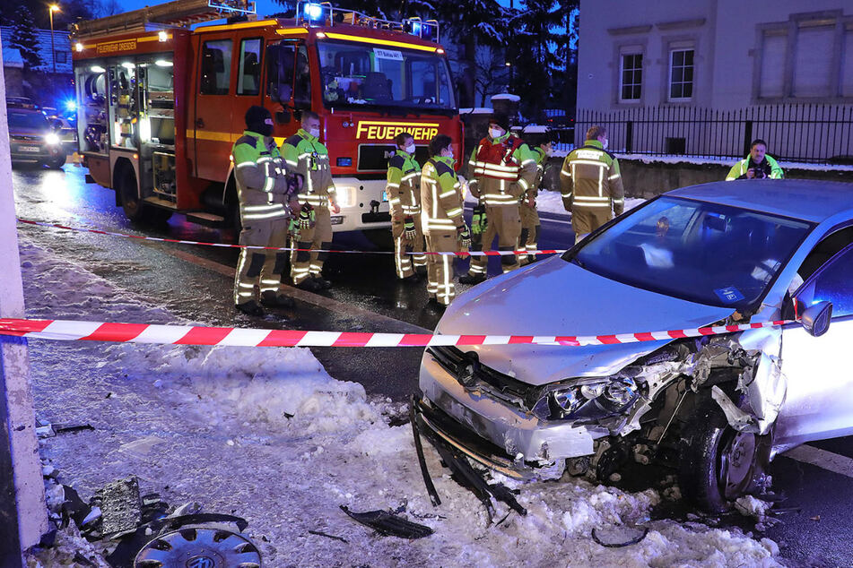 Unfall auf Grundstraße: 72-Jährige kommt schwer verletzt ins Krankenhaus
