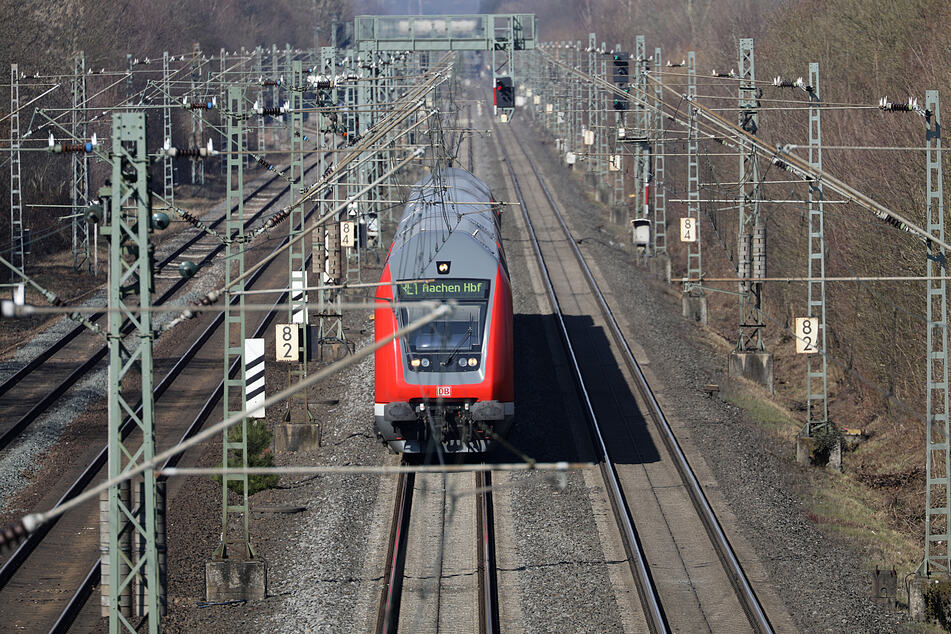 Die Pendlerstrecke zwischen Köln und Düsseldorf war für Bauarbeiten zwei Wochen lang gesperrt.