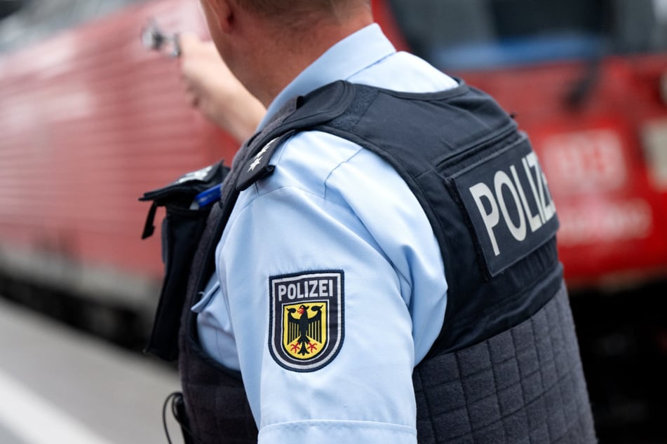 Die Bundespolizei weist eindringlich auf die lebensbedrohlichen Gefahren im Gleisbereich hin. Das Betreten der Gleise ist verboten - unabhängig vom Grund. (Symbolfoto)