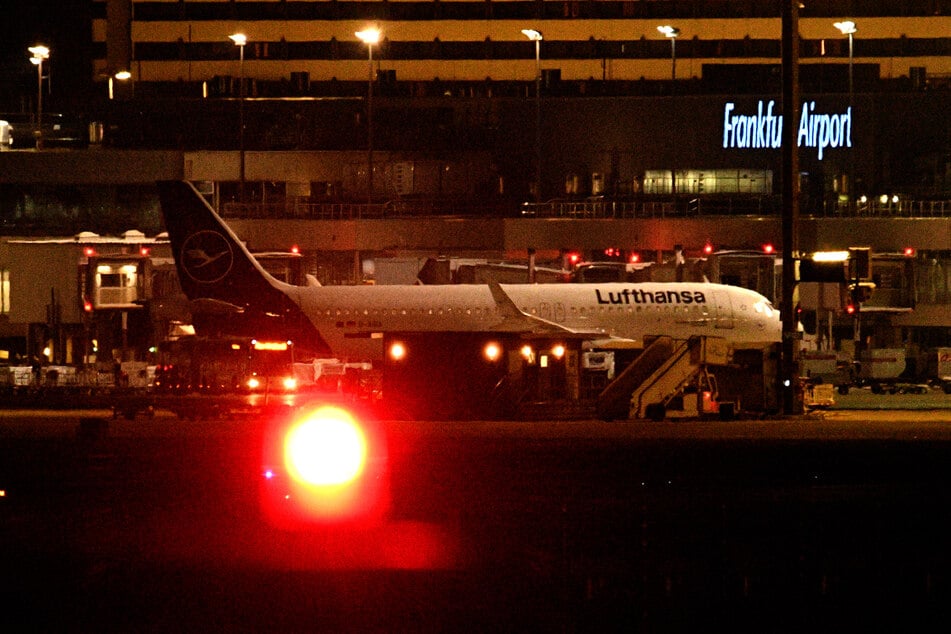 Lufthansa: Kerosin-Mangel am Flughafen Frankfurt: Drohen Einschränkungen beim Flugbetrieb?