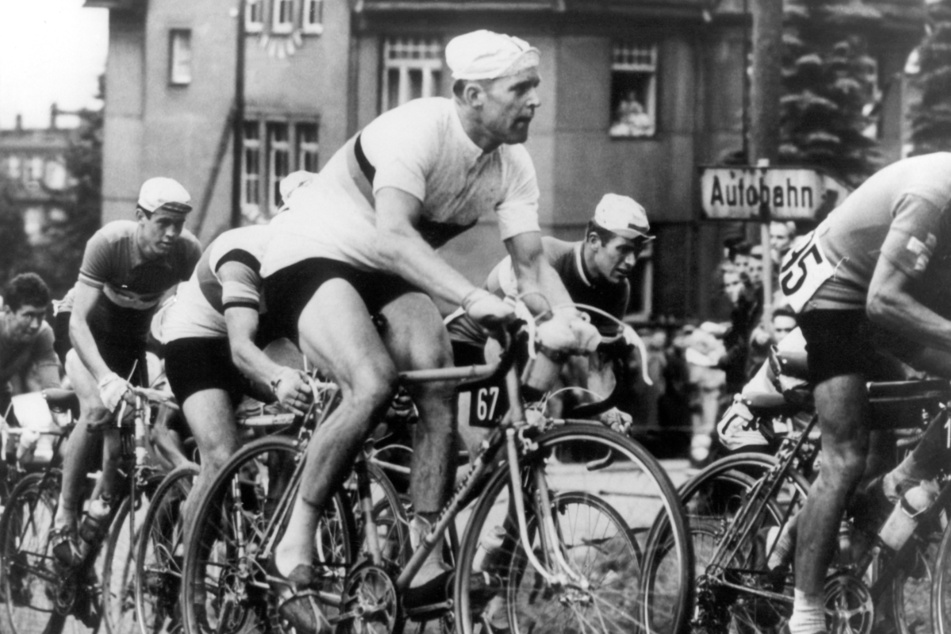 Die DDR-Radsport-Legende wurde bei der Radweltmeisterschaft der Straßenamateure am 13. August 1960 auf dem Sachsenring bei Hohenstein-Ernstthal Vize-Weltmeister.
