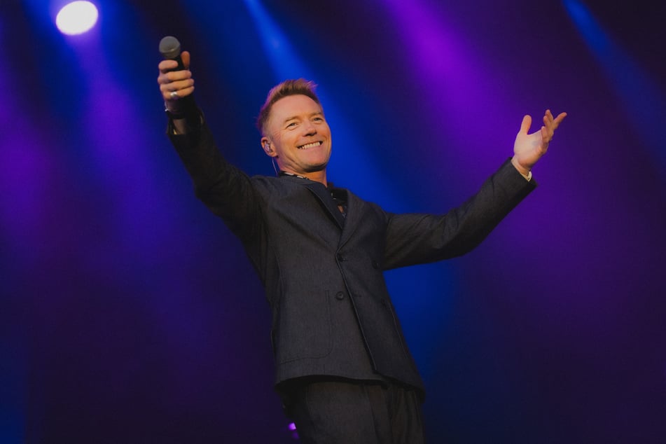 Ronan Keating (48) am Dienstagabend gut gelaunt im Stadtpark. 1993 startete er als jüngstes Mitglied in der Boyband "Boyzone" seine Karriere, 2000 folgte mit dem Album "Ronan" seine Solo-Karriere.